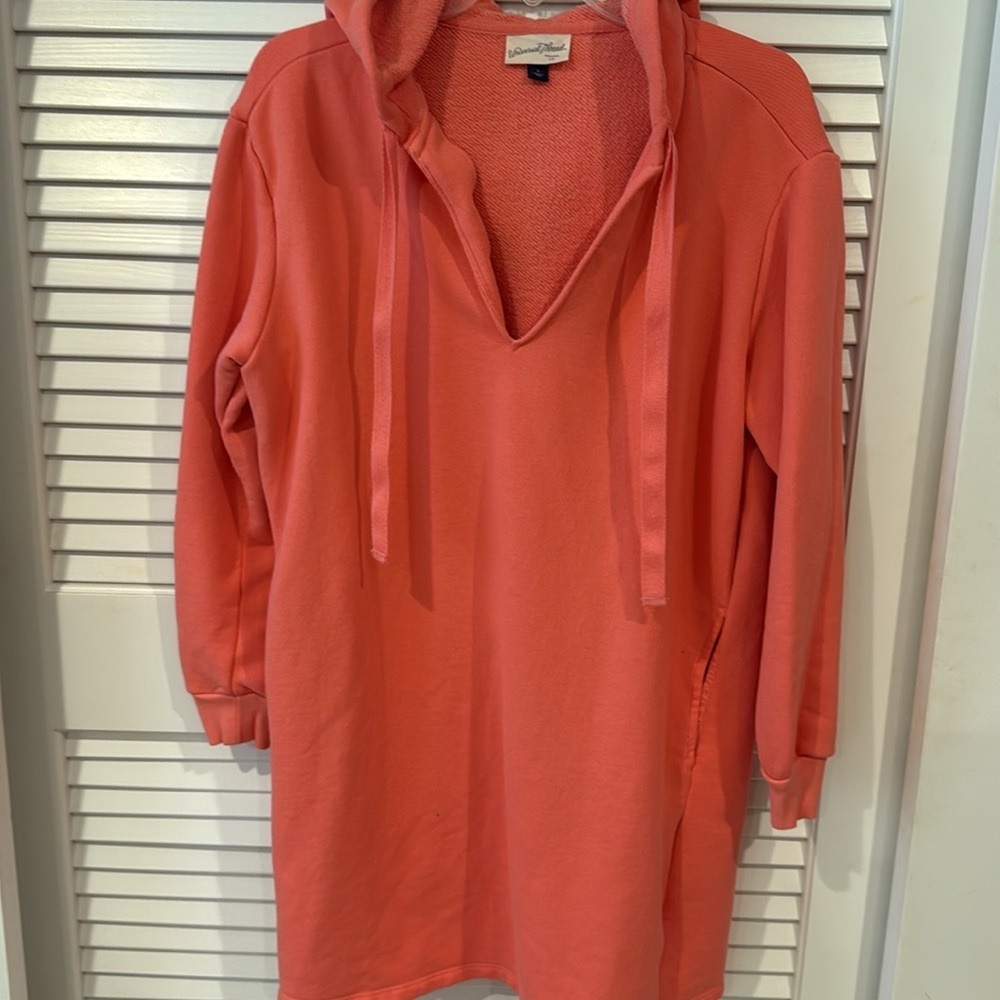 Universal Thread Vibrant Coral cozy pullover